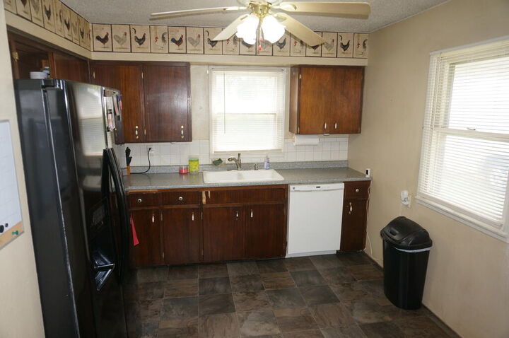 Property Photo:  127 Avenue C  IA 50501 