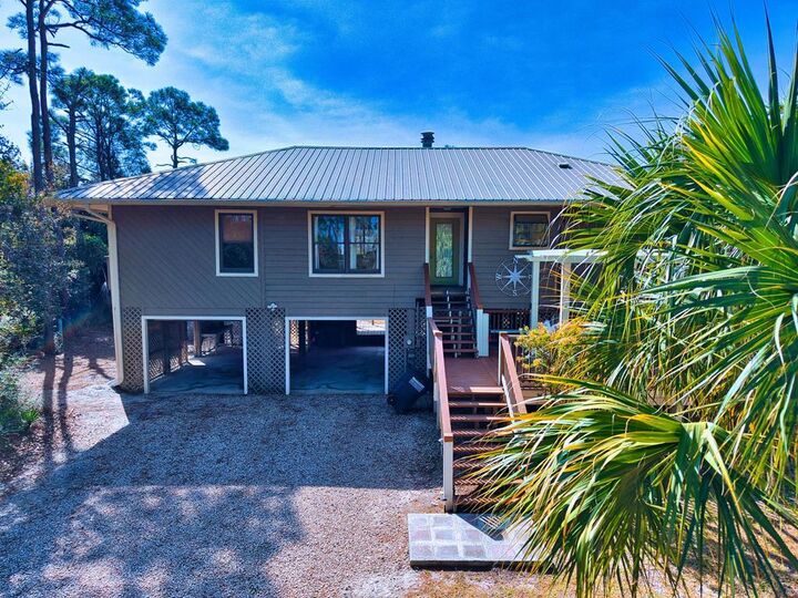 Property Photo: 848 E Pine Ave FL 32328