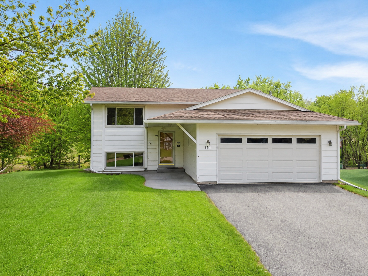Property Photo:  651 Dresden Drive  MN 55318 