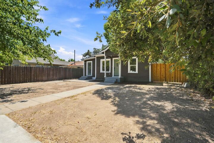 Property Photo:  1145 D Street  CA 93654 