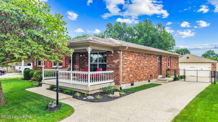 Property Photo:  401 Kenny Blvd  KY 40214 