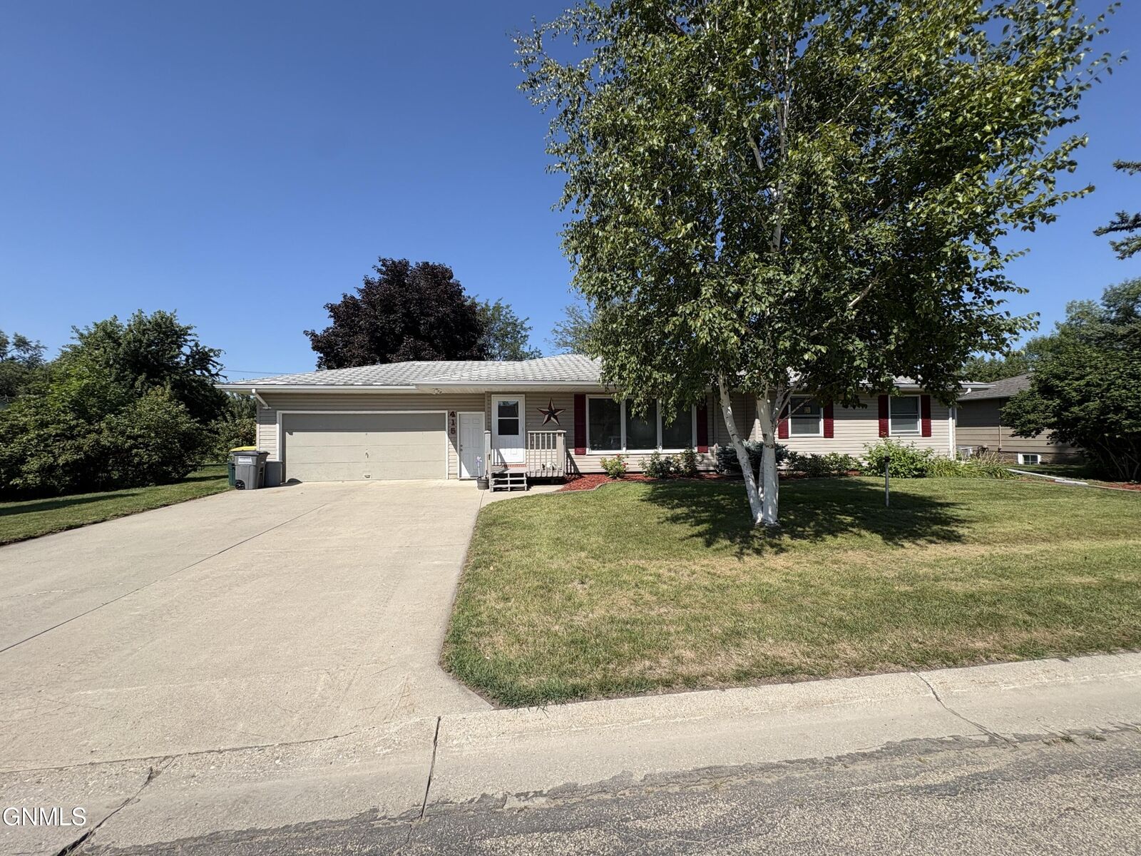 Property Photo:  415 6th Street N  ND 58436 