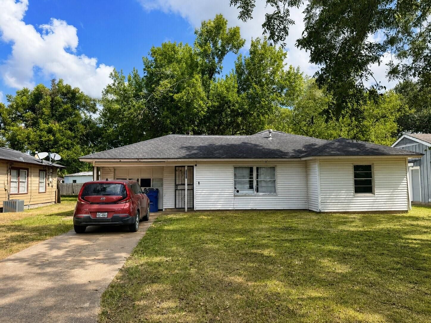 Property Photo:  1101 Southampton Dr  TX 77515 