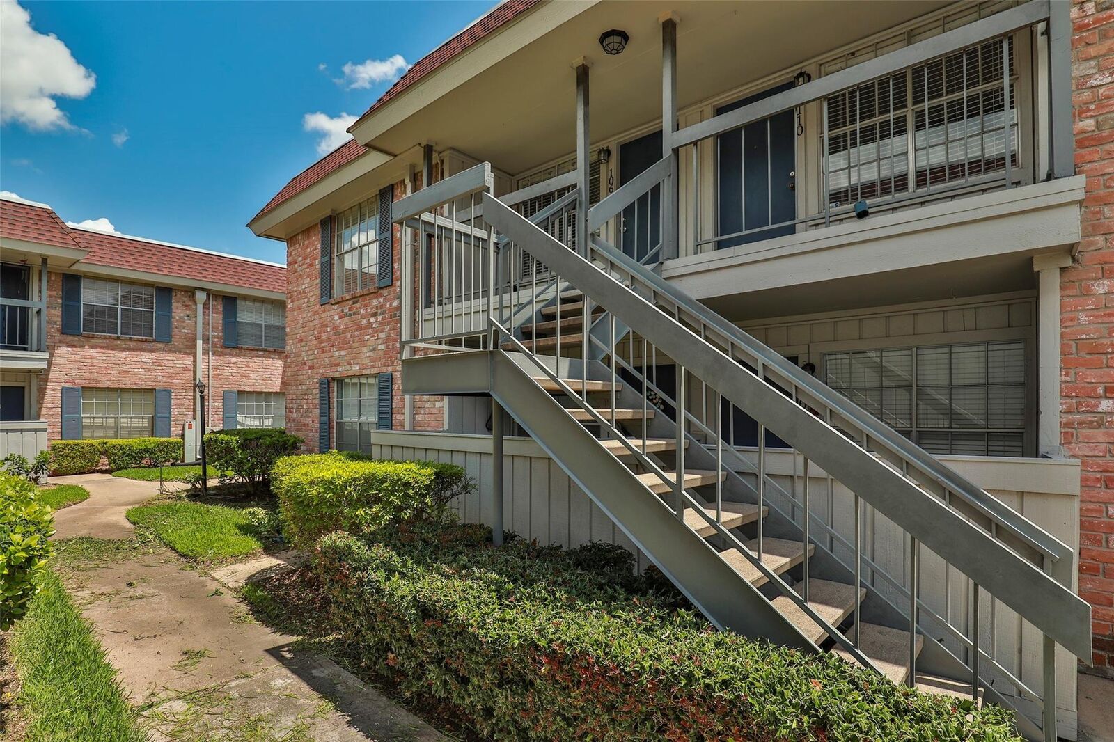 Property Photo:  2350 Bering Drive 106  TX 77057 