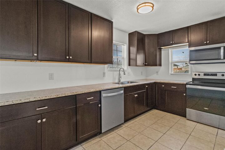 Property Photo: 319 E B Street TX 77571