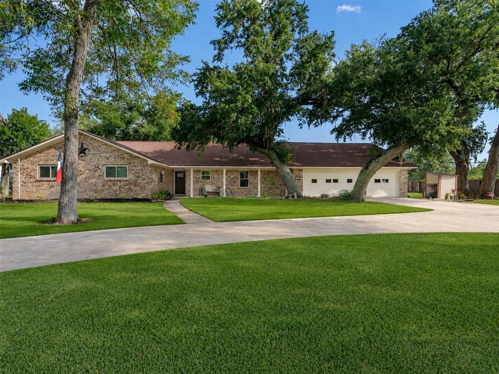 Property Photo: 312 County Road 201 TX 77515