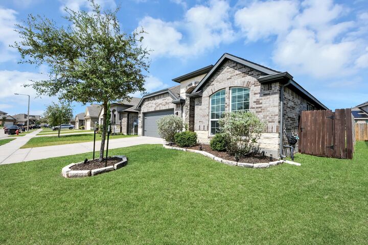 Property Photo:  5186 Dry Hollow Drive  TX 77511 