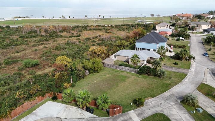 Property Photo:  226 Debbie Lane  TX 77539 