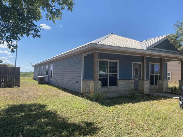 Property Photo: 606 W Ollie TX 78643