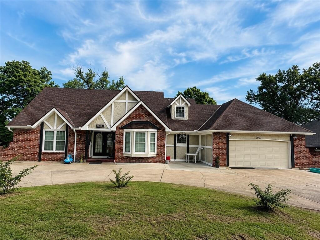 Property Photo: 7007 Lakeshore Drive MO 64133