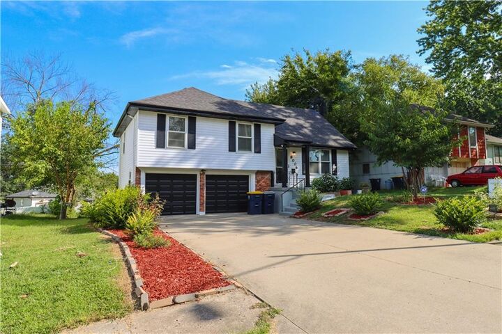 Property Photo: 8006 E 105th Street MO 64134