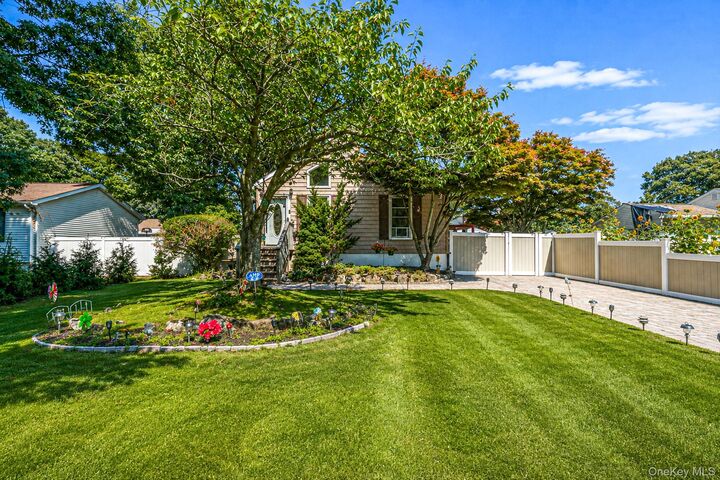 Property Photo:  7 Wellwood Drive  NY 11967 