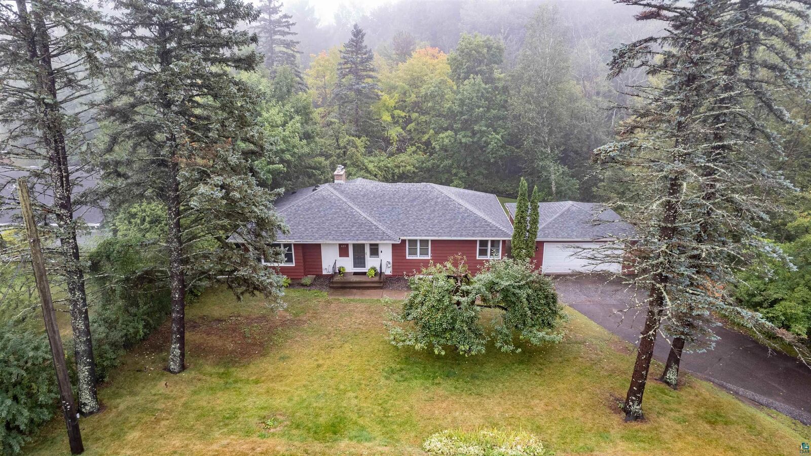 Property Photo: 620 W Arrowhead Rd MN 55811