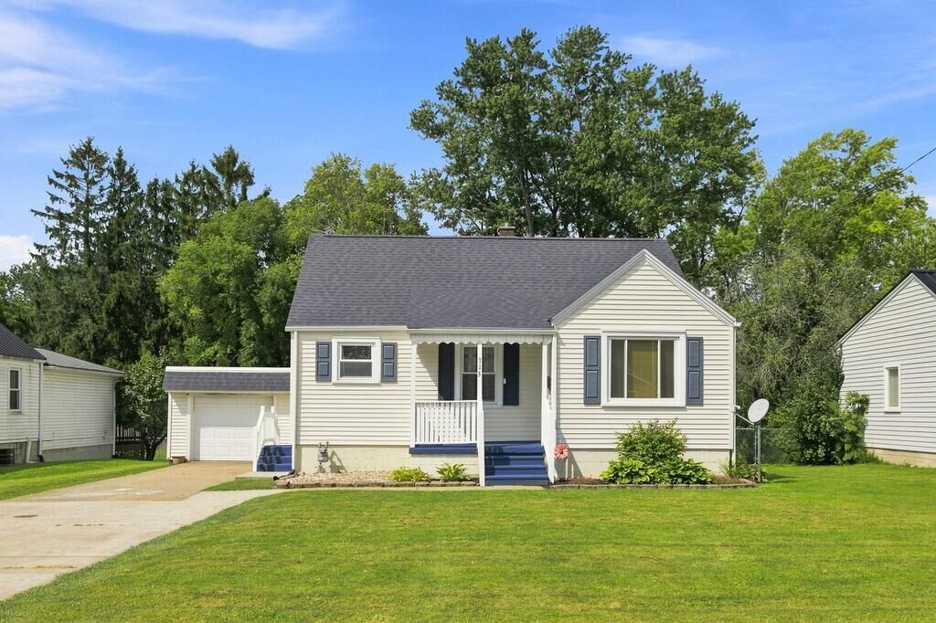Property Photo:  315 Lee Lane  OH 44905 