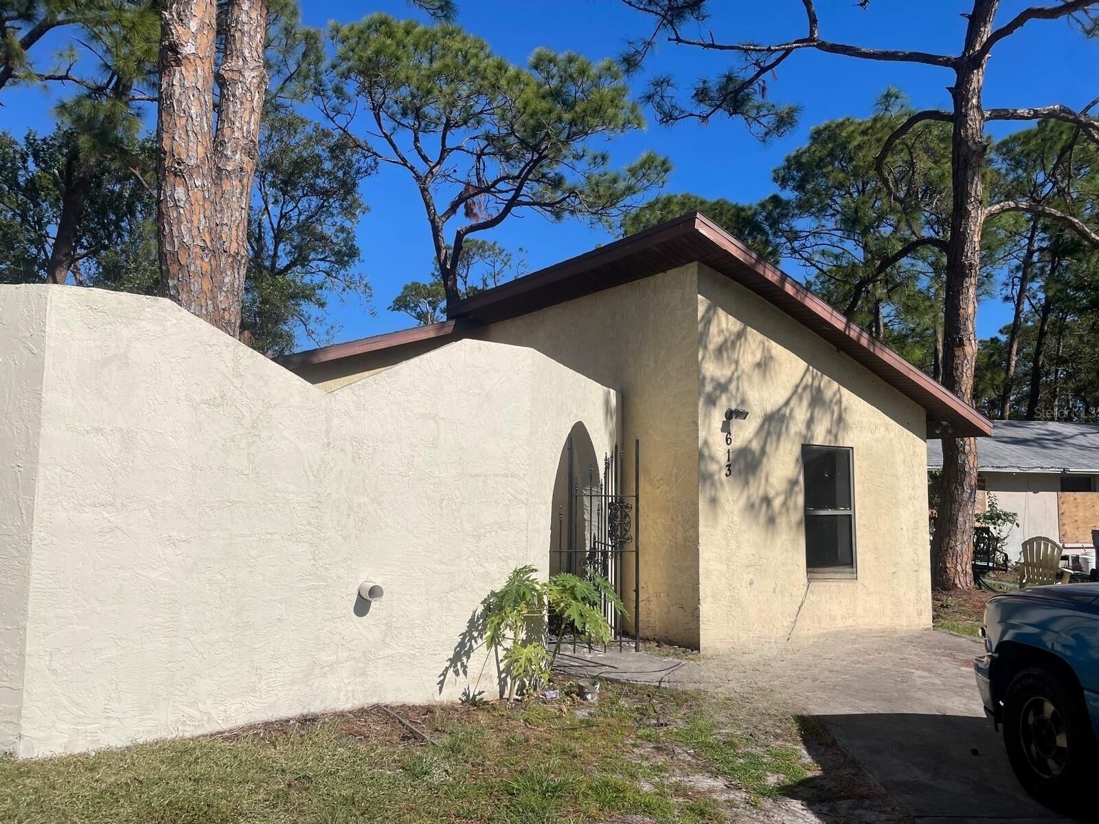 Property Photo: 613 61st Avenue Terrace E 613 FL 34203