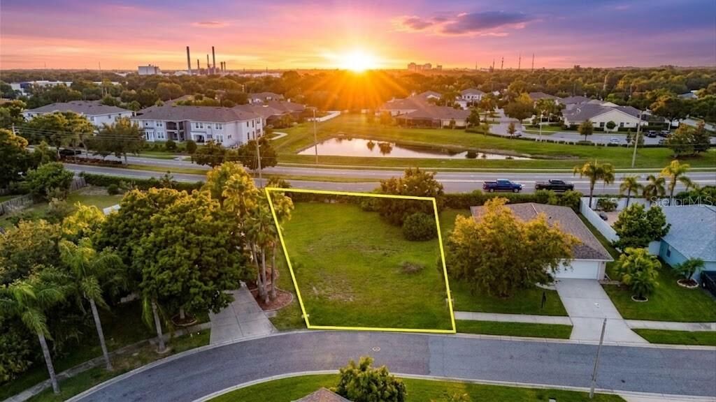 Property Photo:  1512 Oracle Drive  FL 33573 