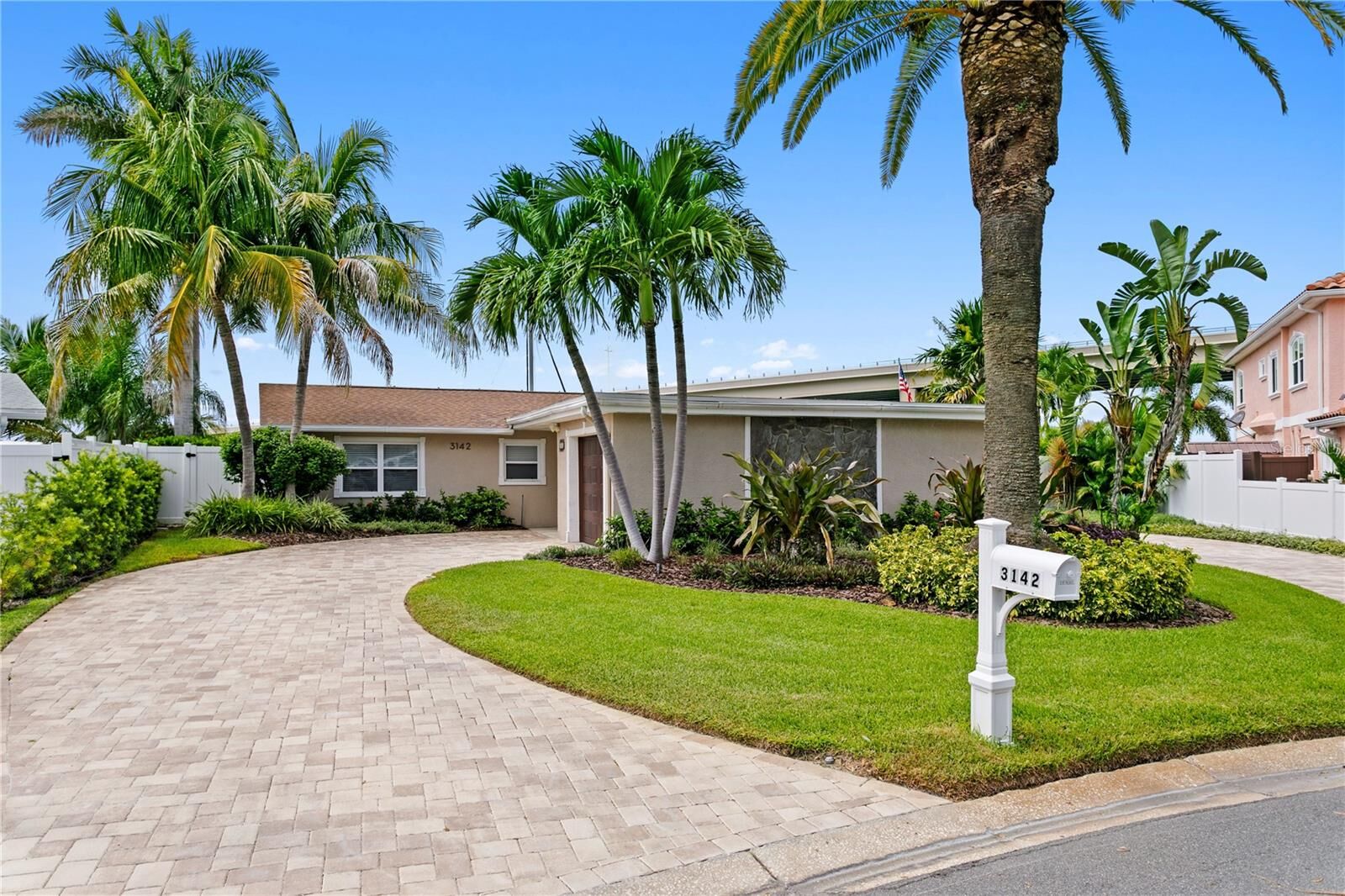 Property Photo:  3142 W Vina Del Mar Boulevard  FL 33706 