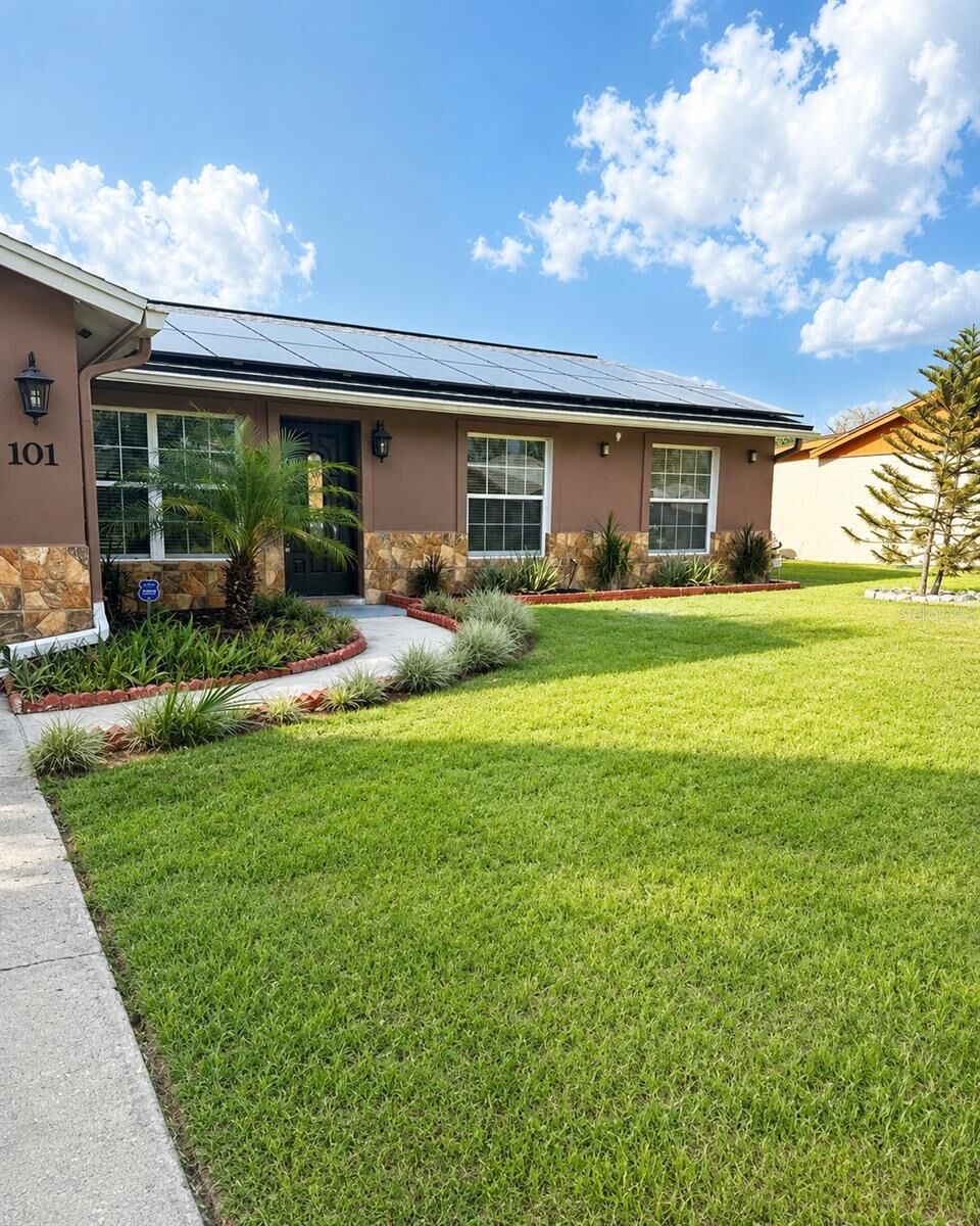 Property Photo: 101 Gardenia Rd FL 34743