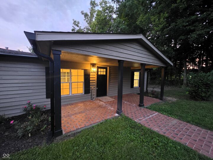 Property Photo:  6298 S 200 W  IN 46181 