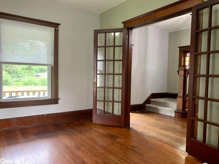 Property Photo:  410 S Starr Avenue  IA 52601 