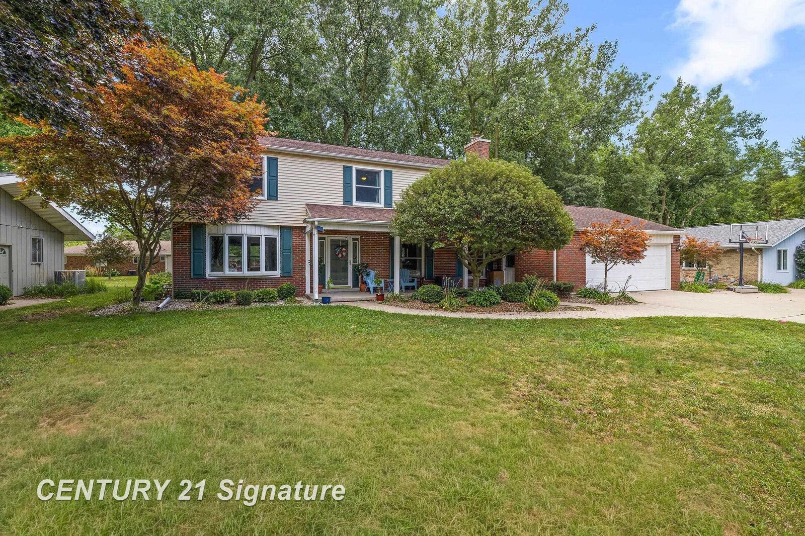 Property Photo:  2870 E Nottingham Drive  MI 48603 