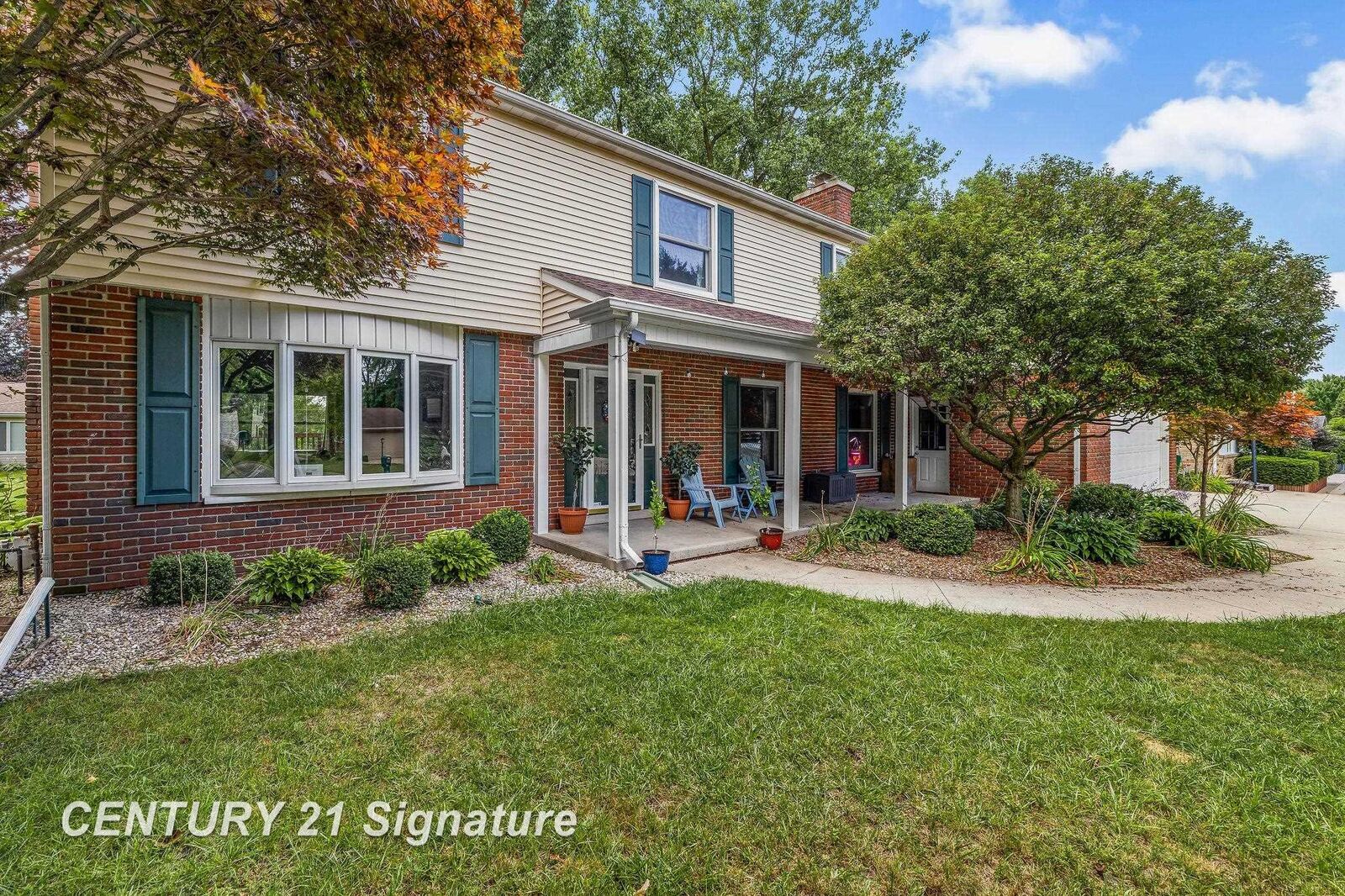 Property Photo:  2870 E Nottingham Drive  MI 48603 