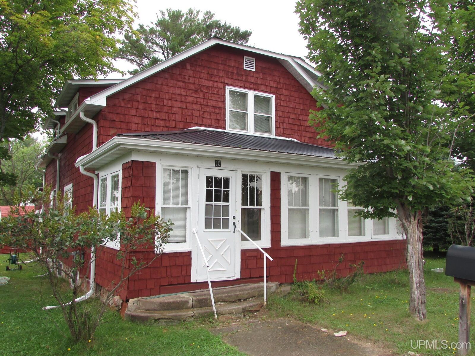 Property Photo: 10 W Eastern Avenue Avenue MI 49946