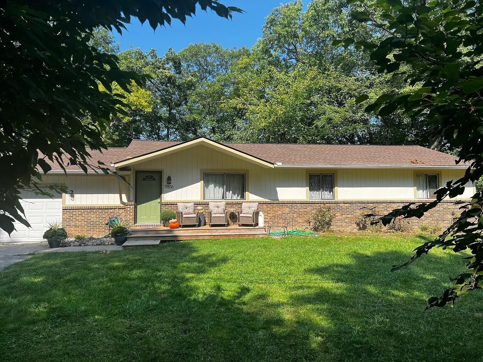 Property Photo:  11816 Highridge Drive  MI 48169 