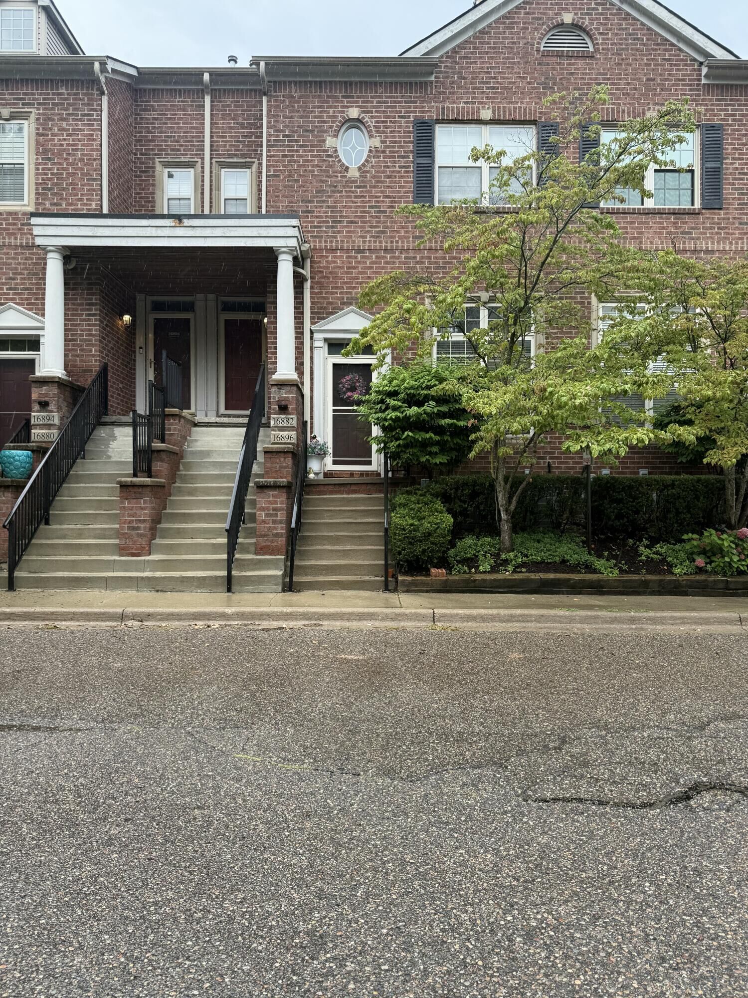 Property Photo: 16896 Farmington Road MI 48154