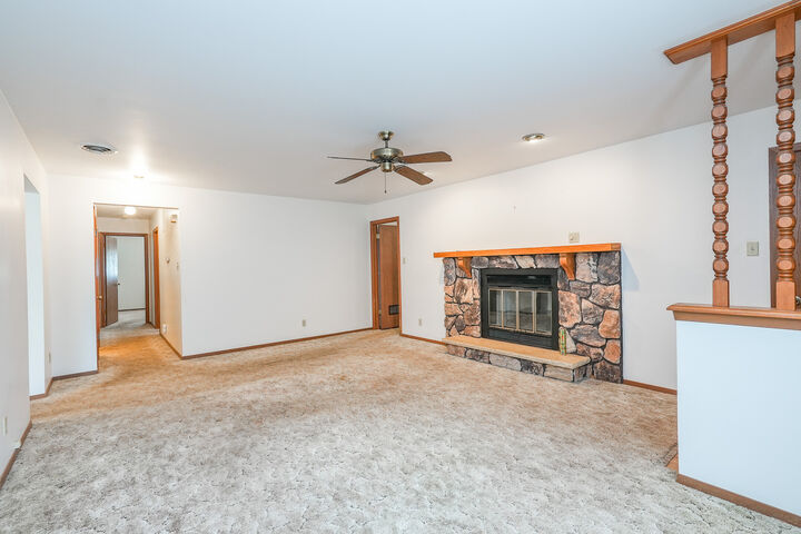 Property Photo: 521 Hawthorne Lane IL 60468