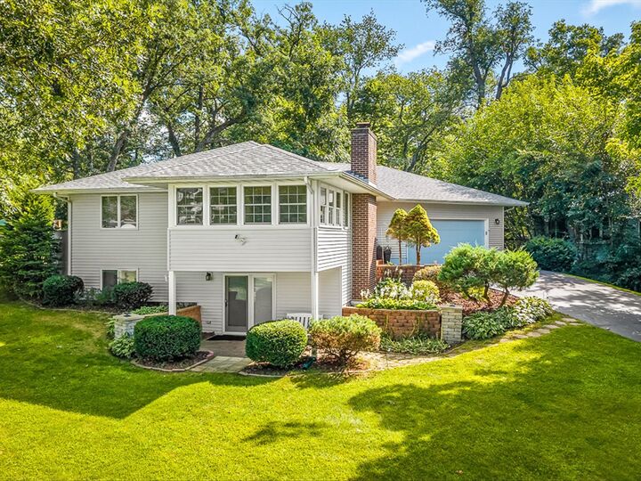 Property Photo:  572 Baintree Road  IL 61019 