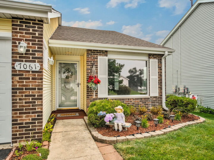 Property Photo: 7061 Yorkshire Drive IL 60517
