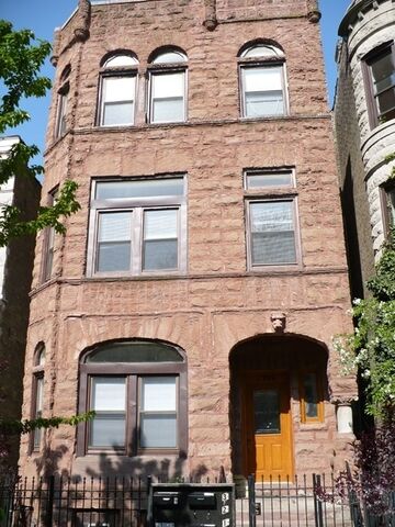 Property Photo: 1326 N Maplewood Avenue 3 IL 60622