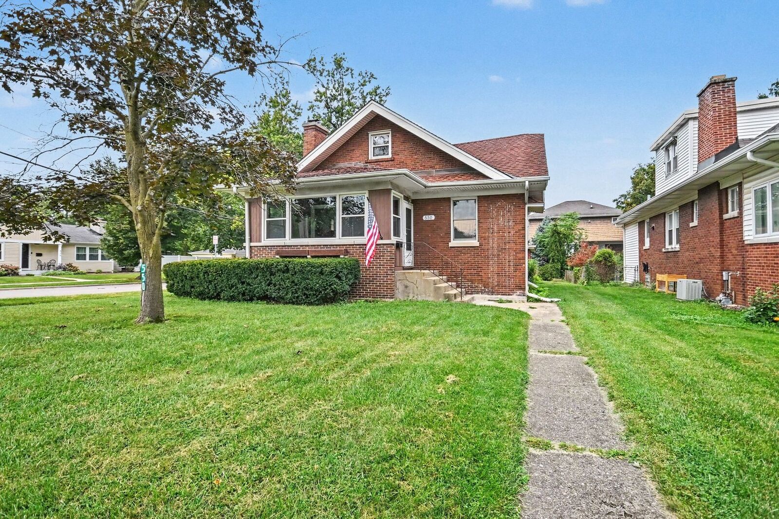 Property Photo: 550 S Oakland Avenue IL 60181
