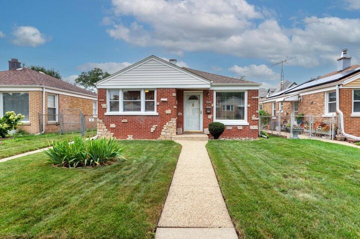 Property Photo: 3520 Ernst Street IL 60131