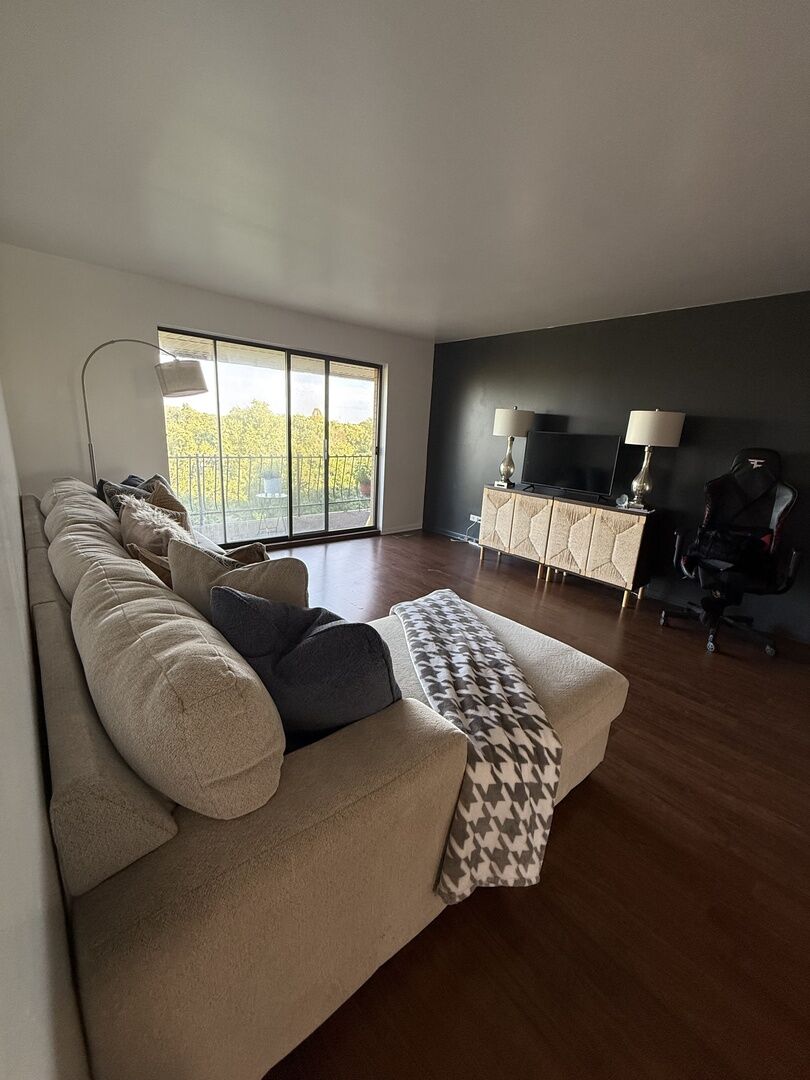 Property Photo:  700 N Bruce Lane 603  IL 60425 