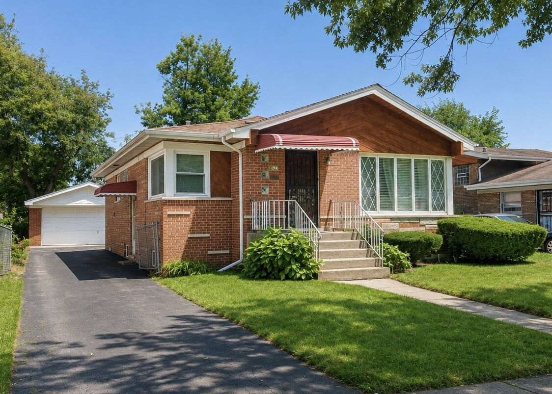Property Photo: 9521 S Knox Avenue IL 60453