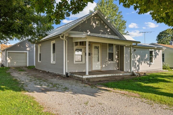 Property Photo: 1304 SE 2nd Avenue IL 61231