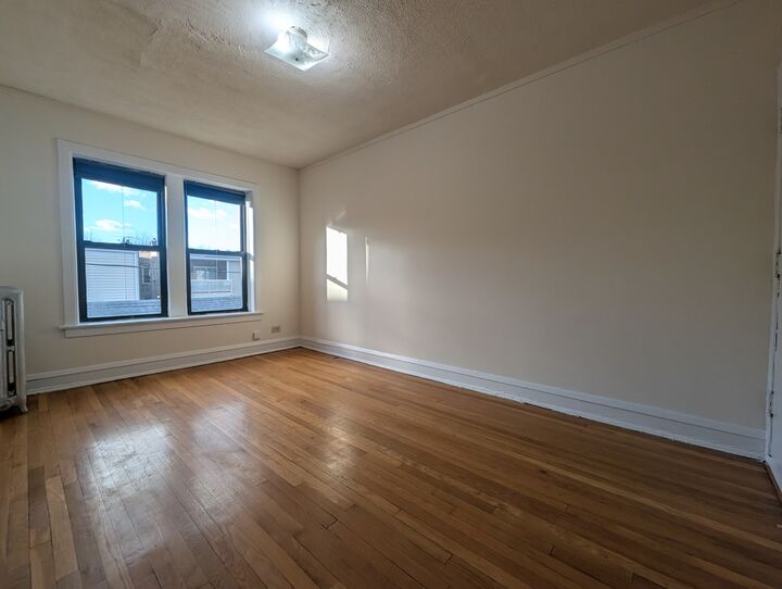 Property Photo:  3310 W Schubert Avenue 2Y  IL 60647 