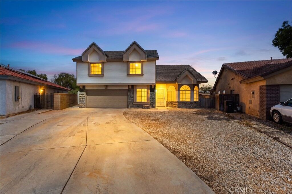 Property Photo: 1000 Cloverdale Court CA 93560