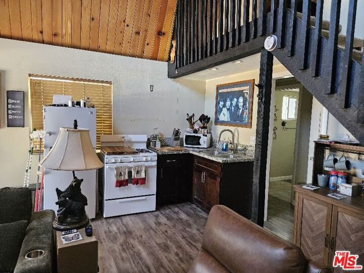 Property Photo:  550 Pine Lane  CA 92386 