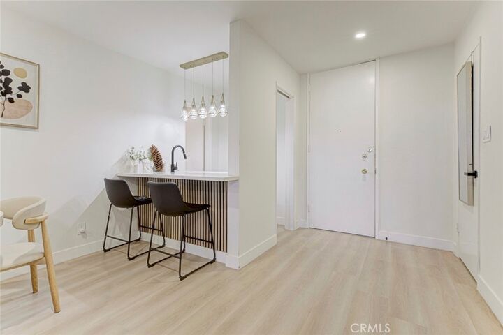 Property Photo:  5411 Tyrone Avenue 203  CA 91401 