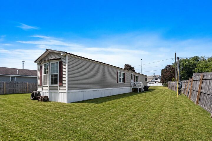 Property Photo:  19 Winn Street  ME 04240 