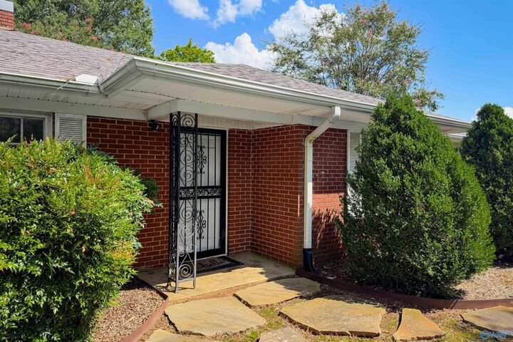 Property Photo:  2075 US Highway 31  AL 35611 