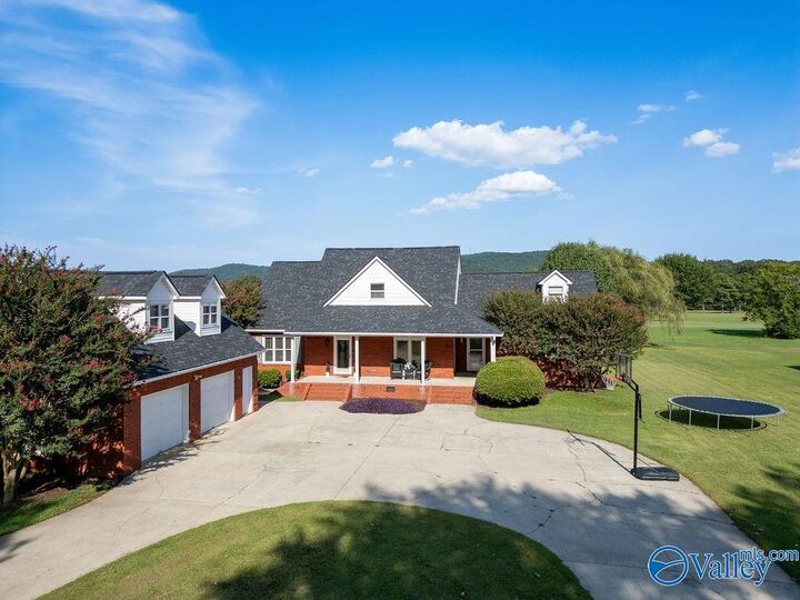 Property Photo: 400 Plantation Pointe Road AL 35768