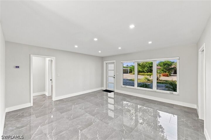 Property Photo:  47 River Court  FL 34110 