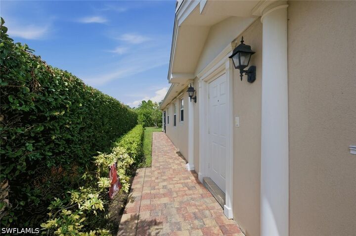 Property Photo:  7405 Emilia Lane  FL 34114 