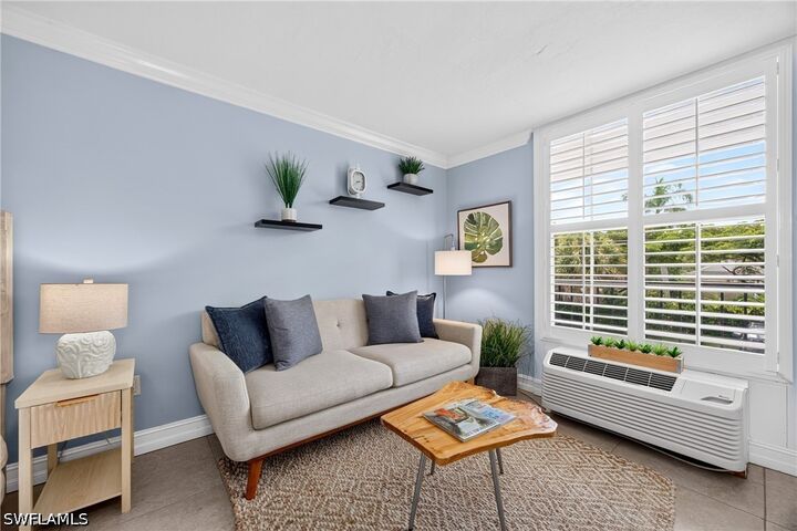 Property Photo: 2555 9th Street N 204 FL 34103