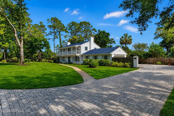 Property Photo: 8239 Hollyridge Road FL 32256