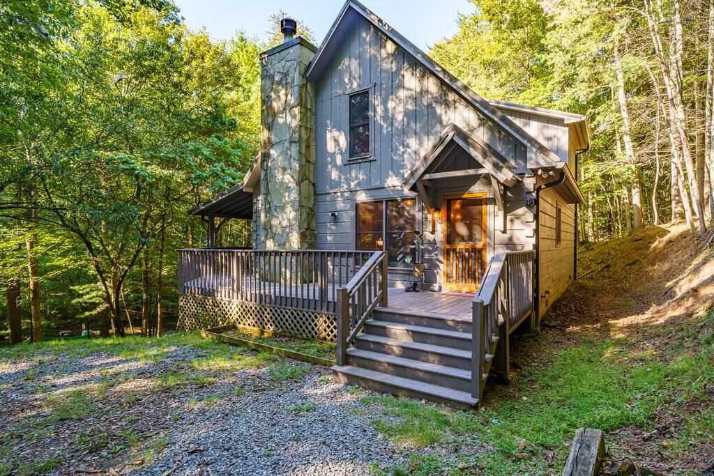 Property Photo: 19 Blackberry Falls Lane GA 30536